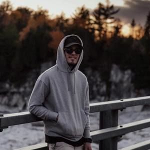 Meet your Posher, Eloi